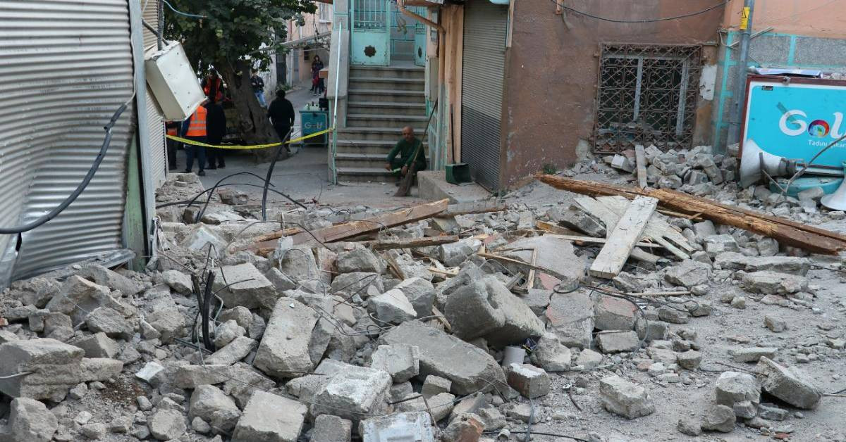 İzmir Buca Deprem-1 İzmir Buca Deprem-1