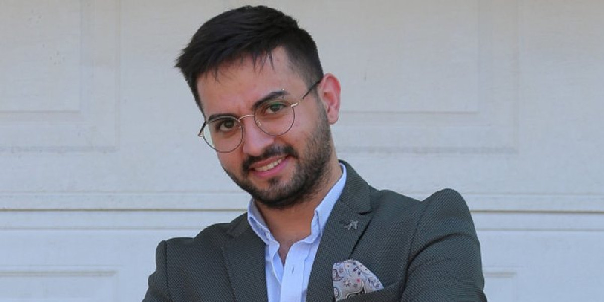 Kadir Ezildi Ne İş Yapıyor