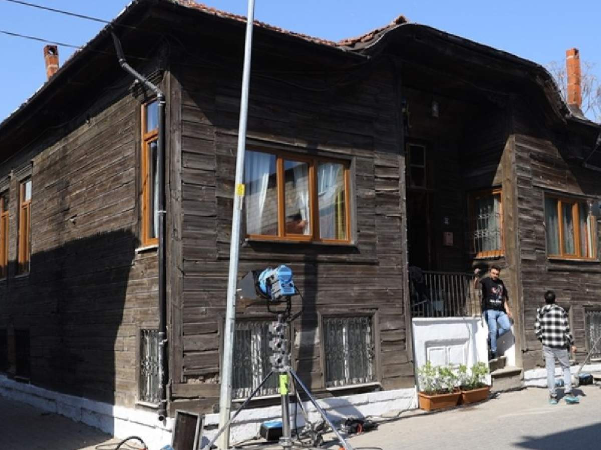Kara Tahta dizisi uyarlama mı?