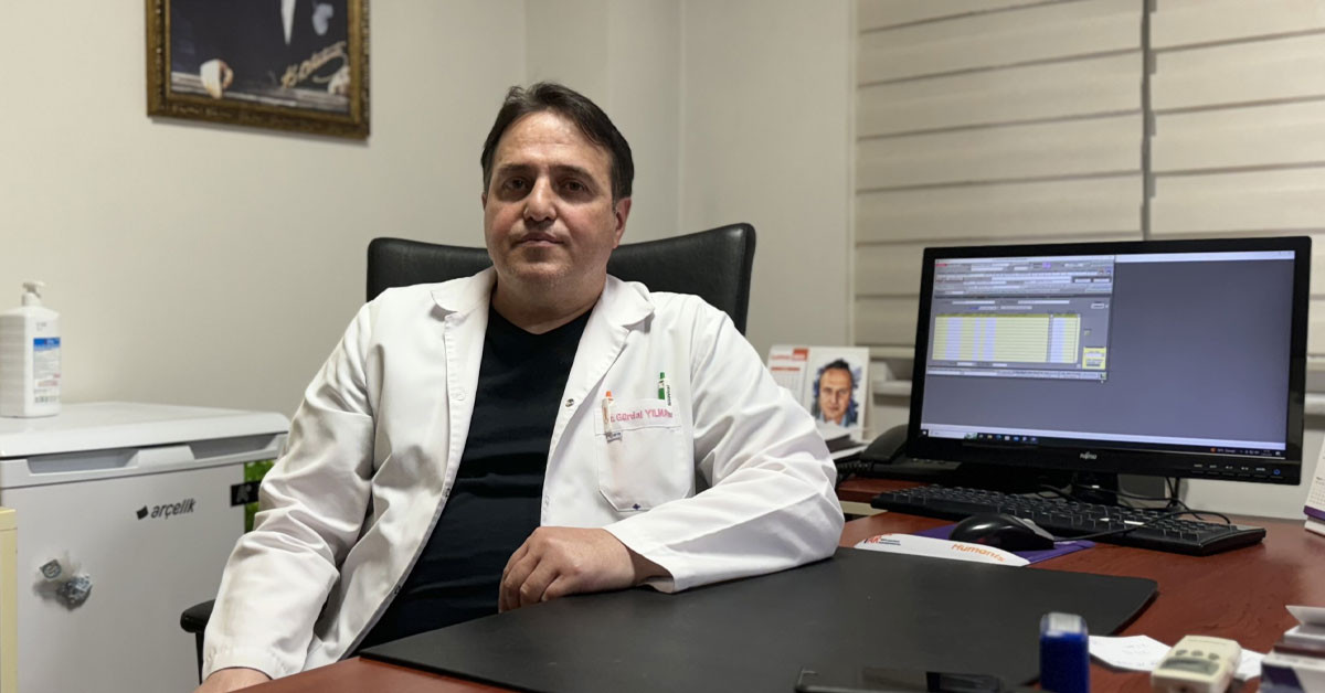 Karadeniz Teknik Üniversitesi (KTÜ) Farabi Hastanesi Enfeksiyon Hastalıkları Uzmanı Prof. Dr. Gürdal Yılmaz, soğuk algınlığının altında yatan hastalıkların olabileceğini dolayısıyla önlem amacıyla doktora başvurulması gerektiğini söyledi.