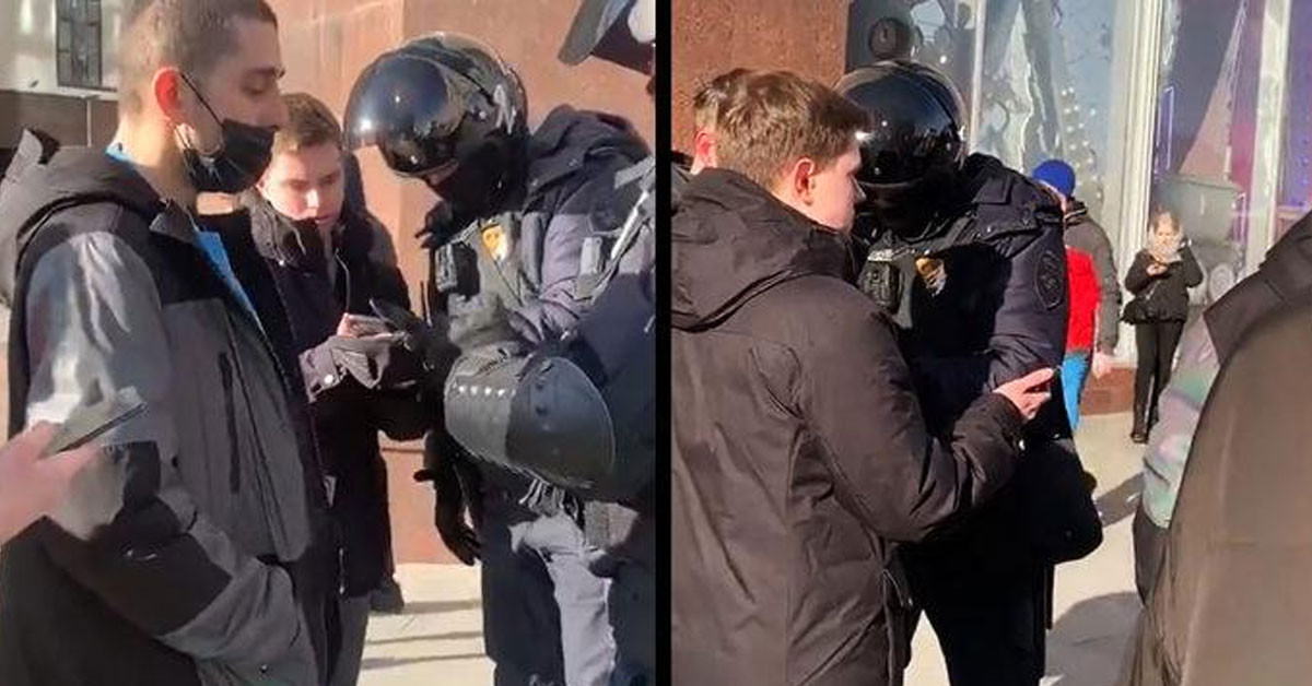 Moskova'da vatandaşlara telefon kontrolü