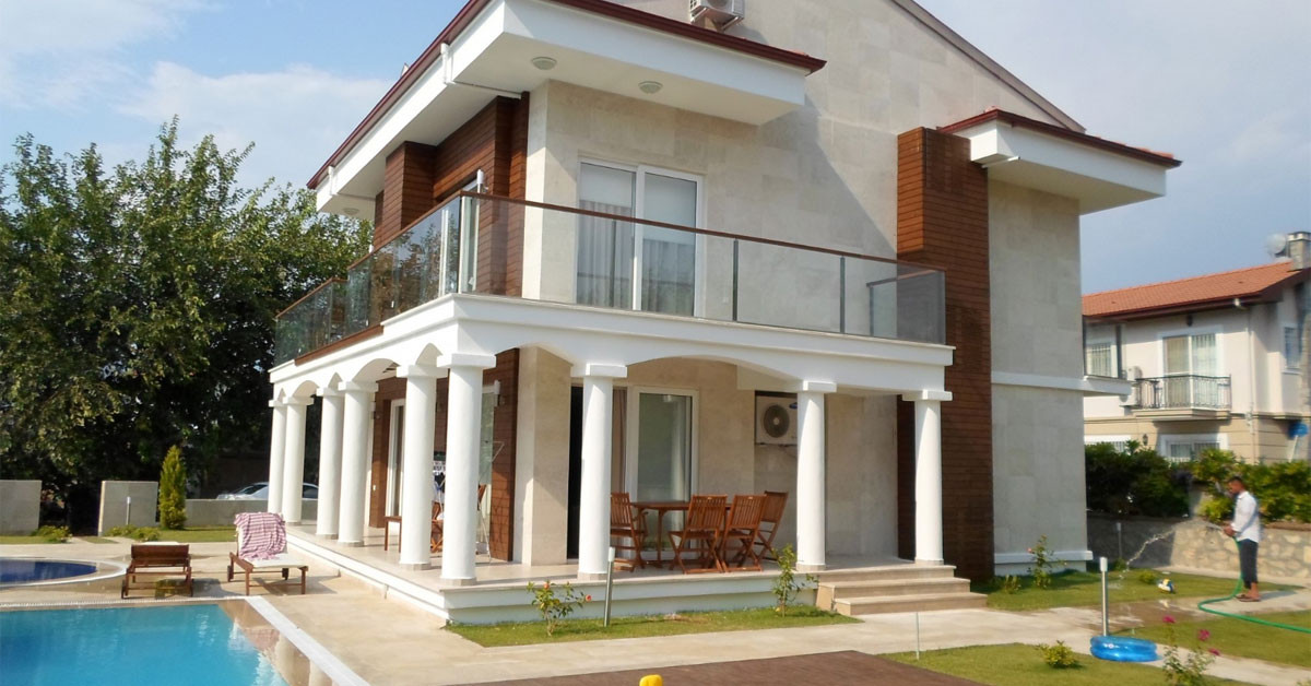 Kiralık evler için yeni bir uygulama başlatıldı. Kültür ve Turizm Bakanlığı tarafından alınan karara göre, mülk sahipleri turizm amaçlı konutlarını kiralayanlar, bulundukları binadaki tüm kat maliklerinden onay almaları gerekiyor. İzinsiz kiralama faaliyetinde bulunanlara da kademeli olarak büyük cezalar kesiliyor. Kiralık evler için yeni bir uygulama başlatıldı. Kültür ve Turizm Bakanlığı tarafından alınan karara göre, mülk sahipleri turizm amaçlı konutlarını kiralayanlar, bulundukları binadaki tüm kat maliklerinden onay almaları gerekiyor. İzinsiz kiralama faaliyetinde bulunanlara da kademeli olarak büyük cezalar kesiliyor.