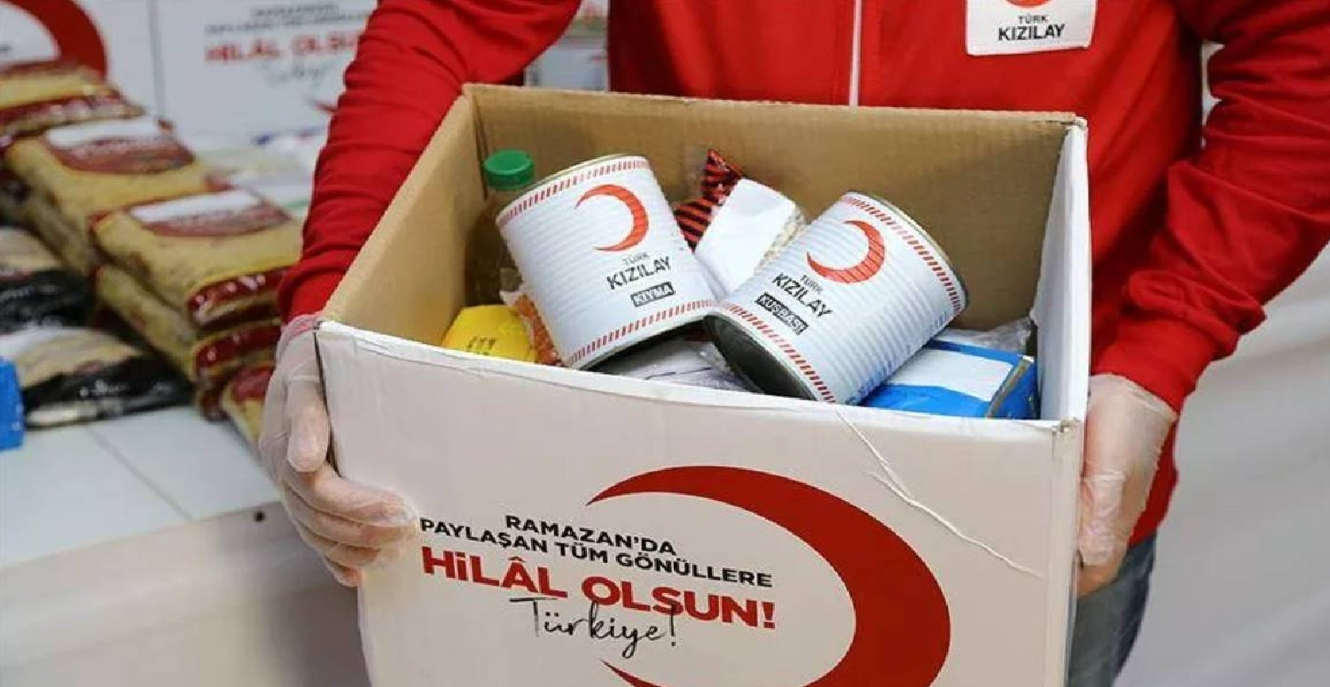 Kızılay kapı kapı dolaşıp koli koli erzak dağıtıyor! Başvurular toplanmaya başlandı