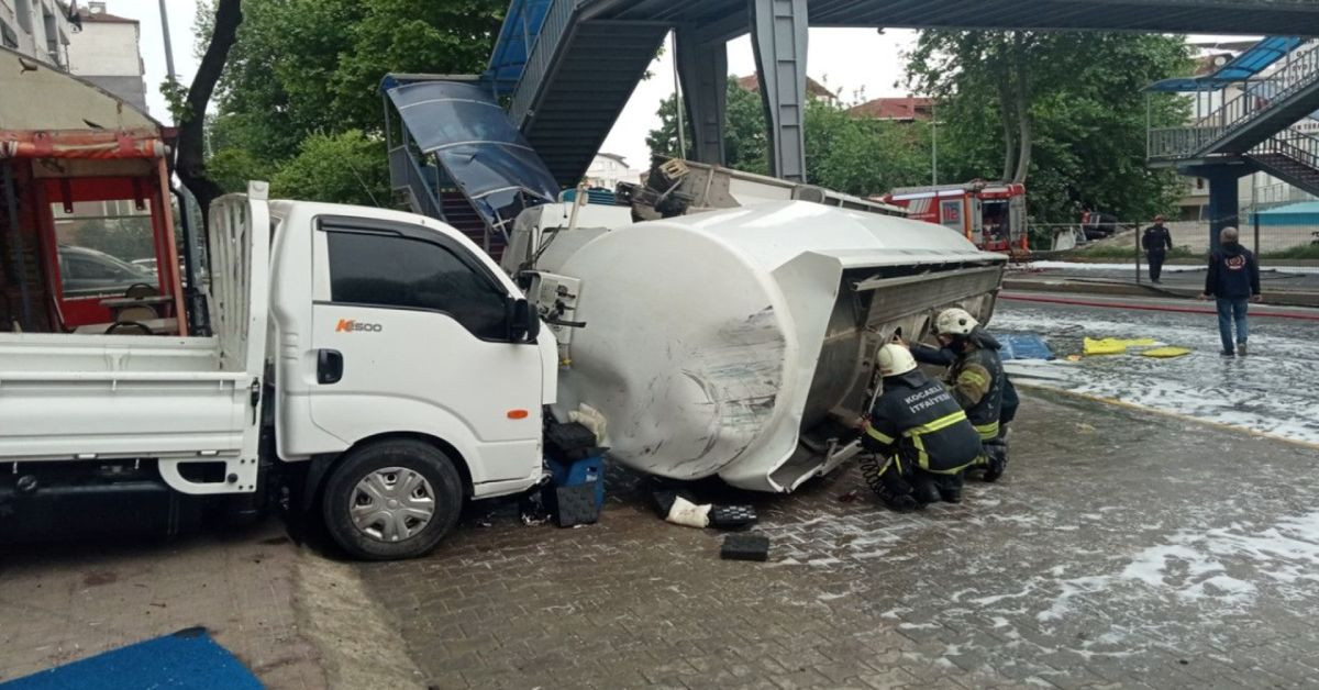 Kocaeli’nde benzin yüklü tanker devrildi: Patlama riskine karşı trafik durduruldu
