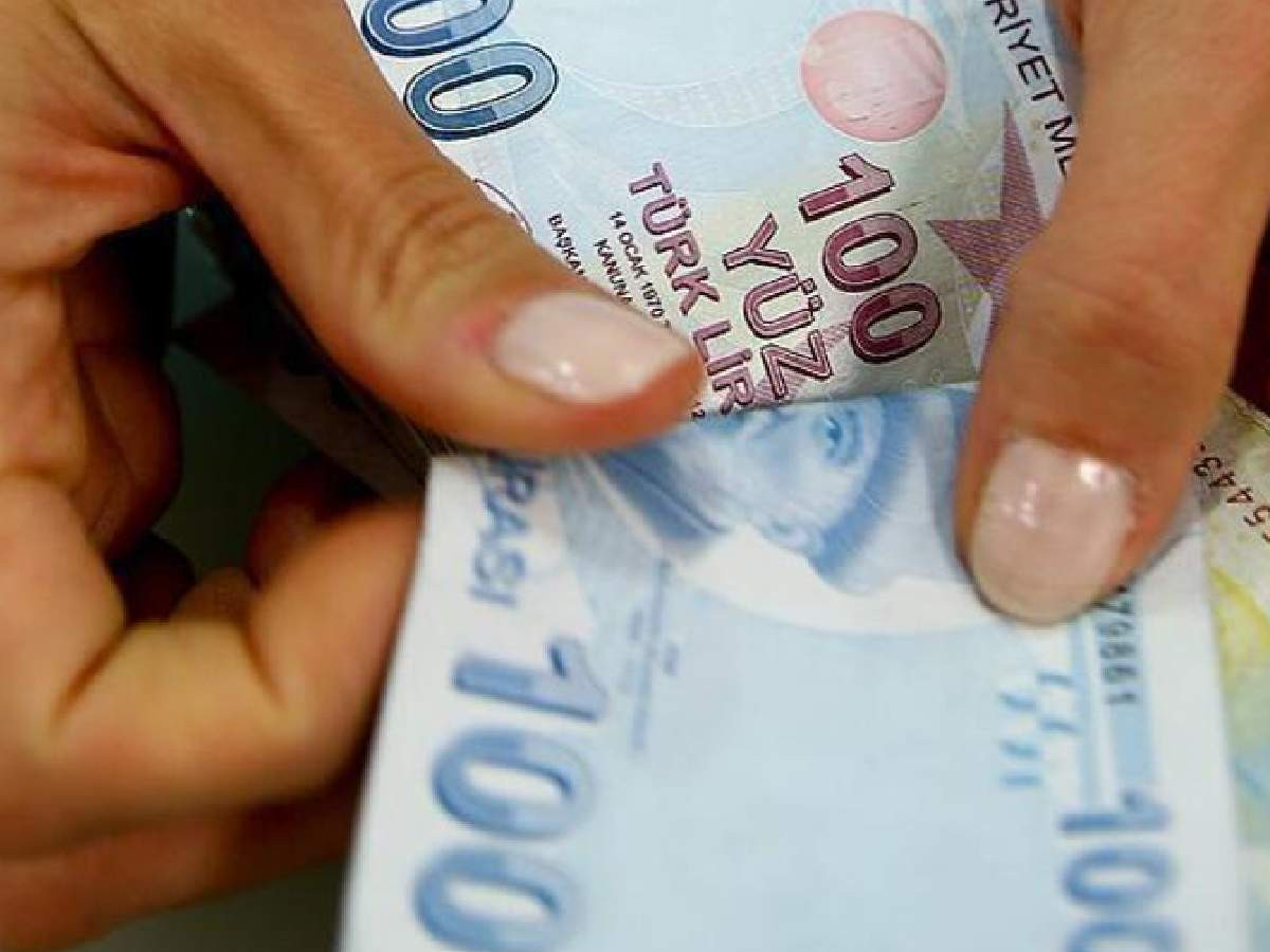 Kocasından emekli maaşı alan babasından da alabilir mi?