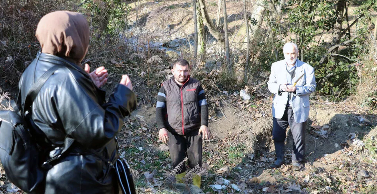 Kurban kesip, kazı yaptı