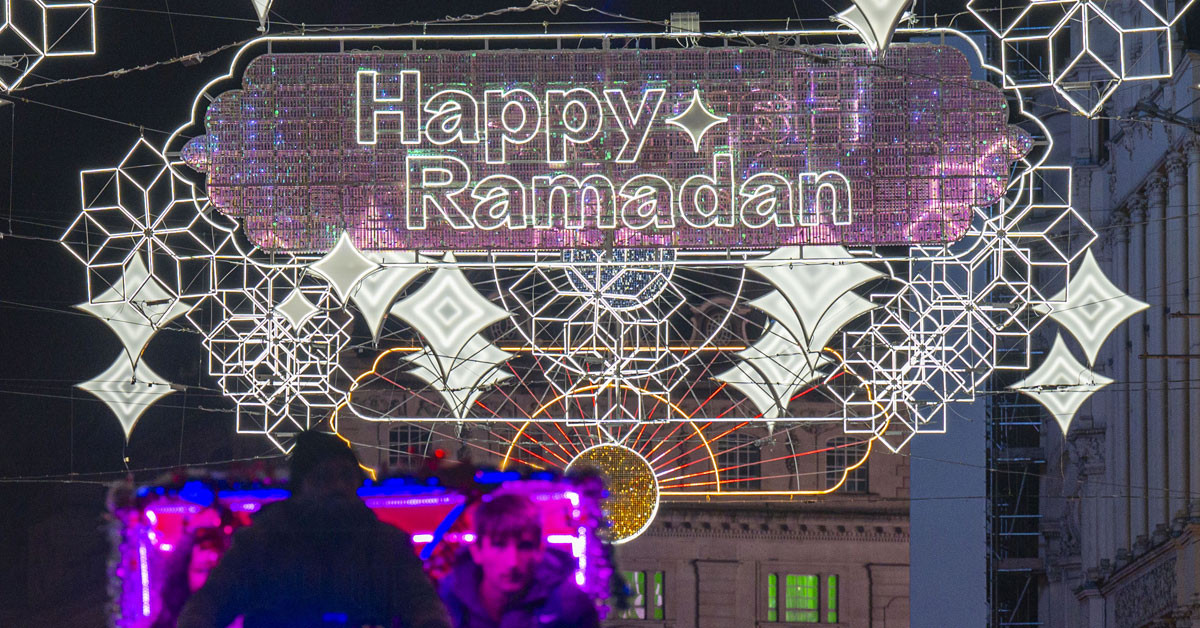 Londra sokakları ramazan için süslendi