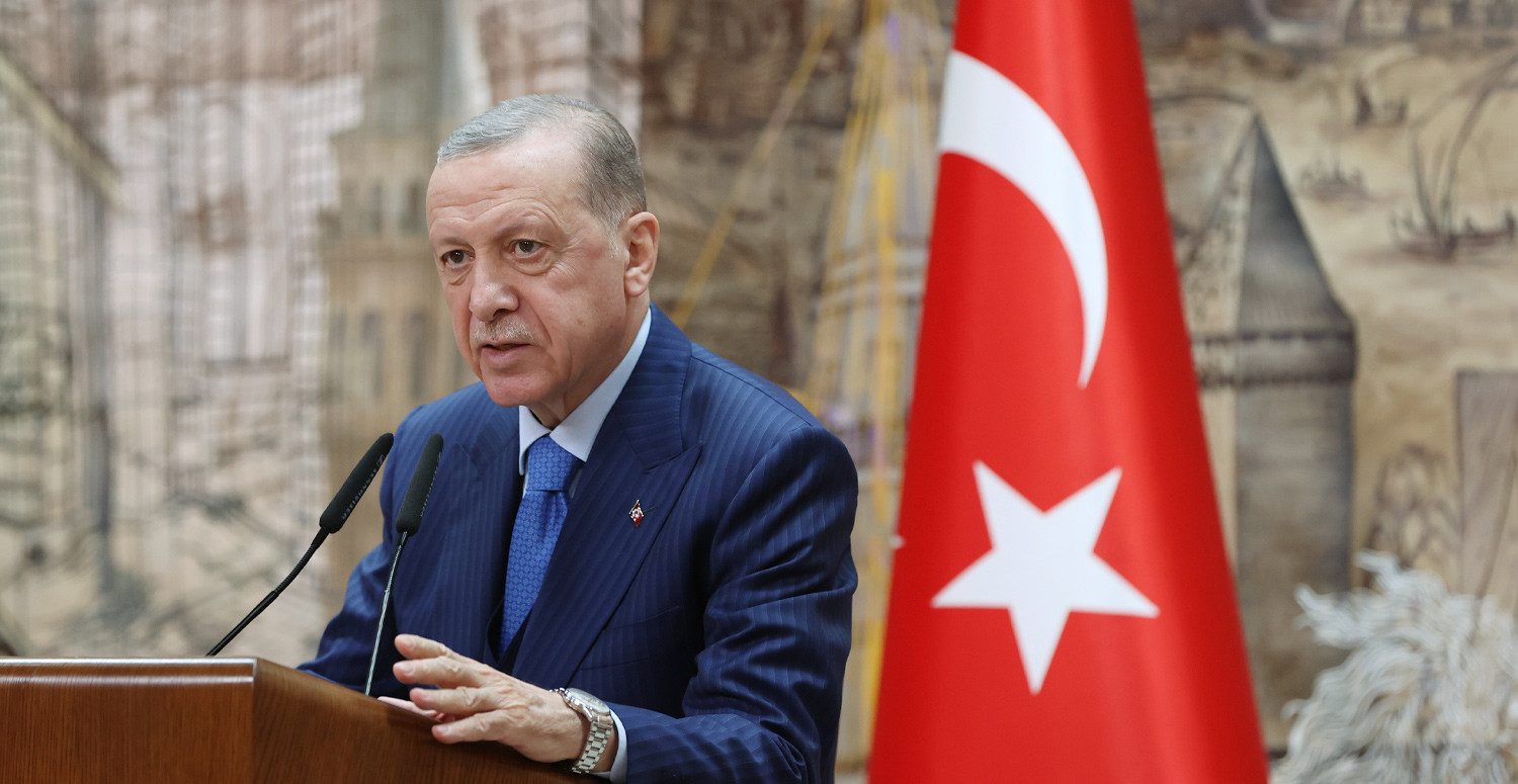 “Mahalle kültürünü ve komşuluk ilişkisini yaşatacak şekilde; zemin artı üç-dört katı geçmeyecek anlayışla kat planlarını yapacağız” “Mahalle kültürünü ve komşuluk ilişkisini yaşatacak şekilde; zemin artı üç-dört katı geçmeyecek anlayışla kat planlarını yapacağız”
