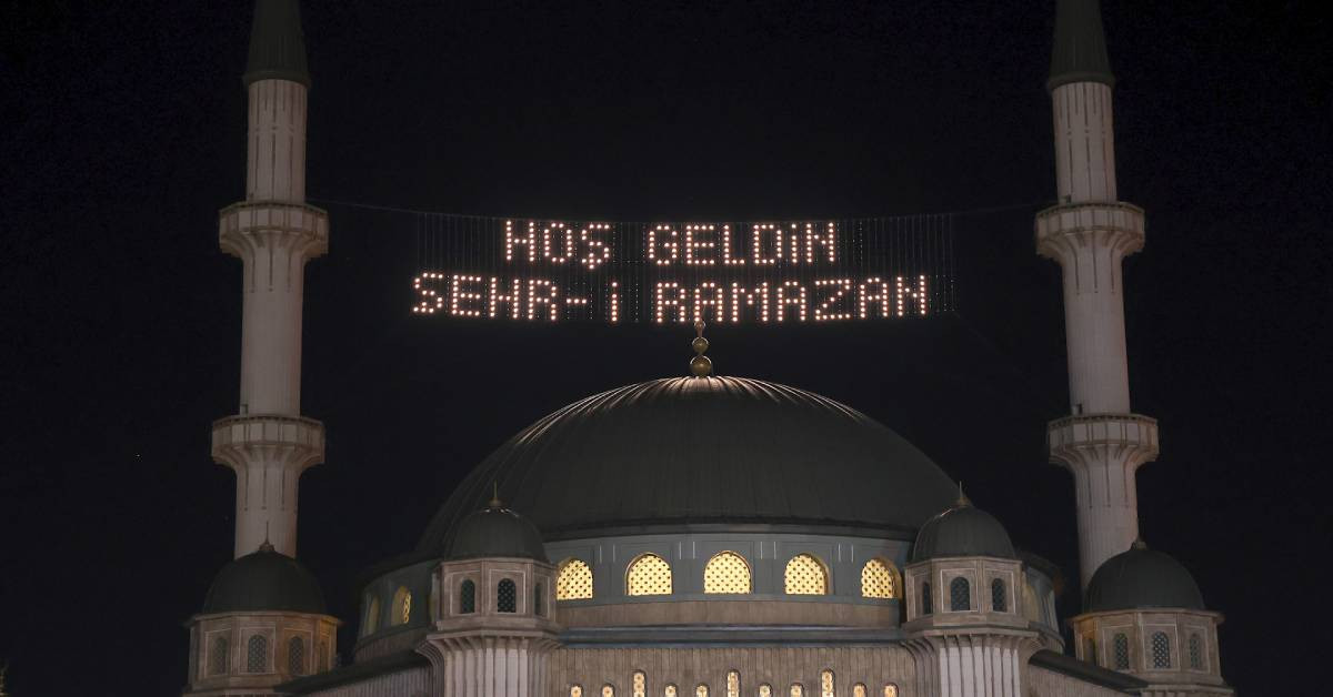Mahya nedir, ne anlama gelir? Mahyacı ne yapar? 2024 mahya ve mahyacılık tarihçesi