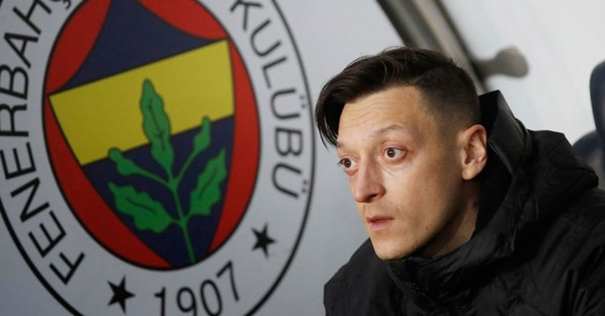 Mesut Özil kadro dışı bırakıldı.