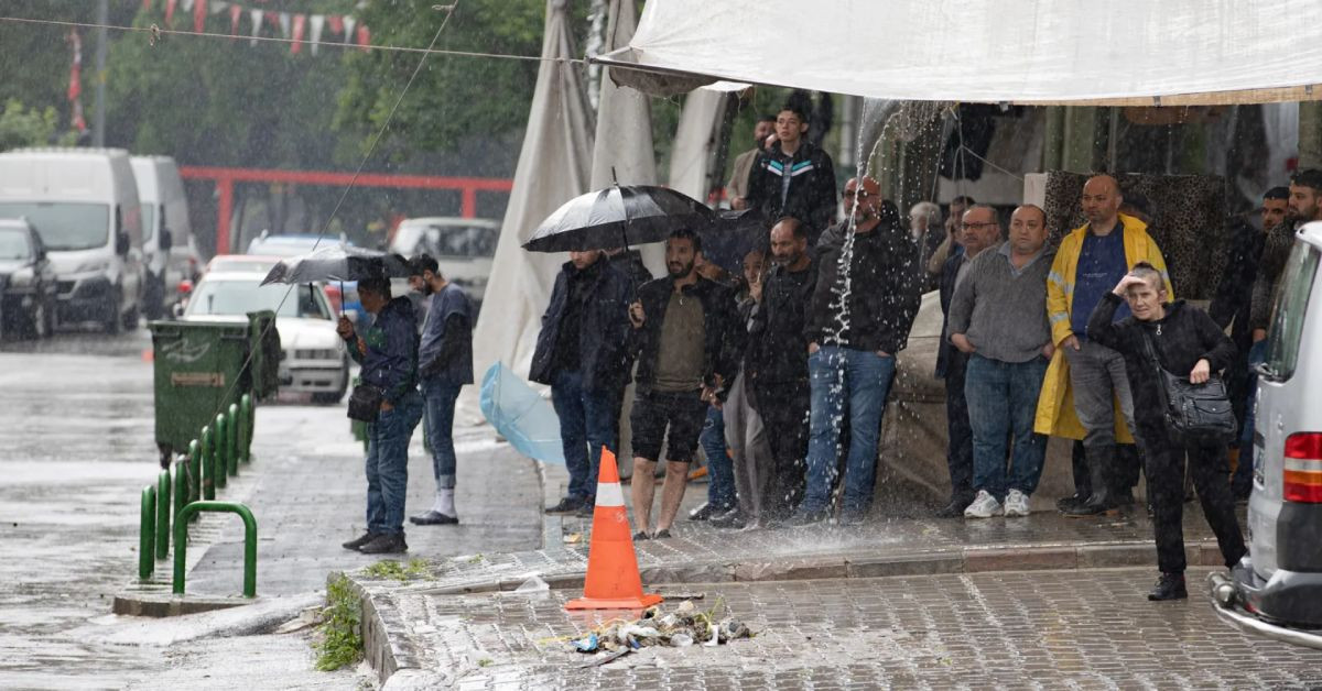 Meteoroloji çok sayıda ili uyardı: Sağanak yağışa karşı tedbir alın Meteoroloji çok sayıda ili uyardı: Sağanak yağışa karşı tedbir alın