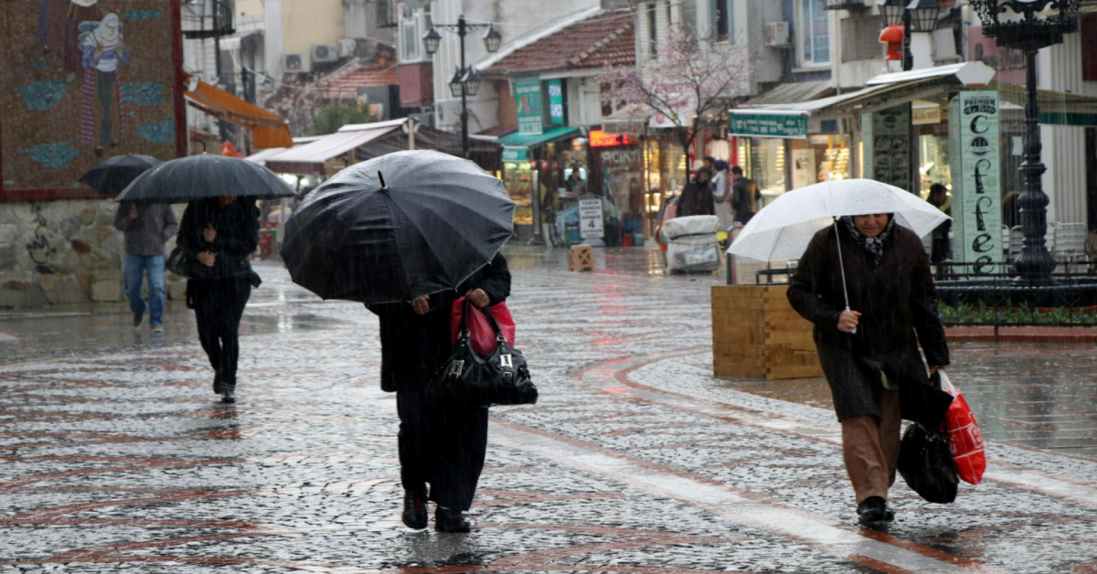 Meteoroloji kuvvetli yağış için saat verdi: O illere sarı kodlu uyarı Meteoroloji kuvvetli yağış için saat verdi: O illere sarı kodlu uyarı