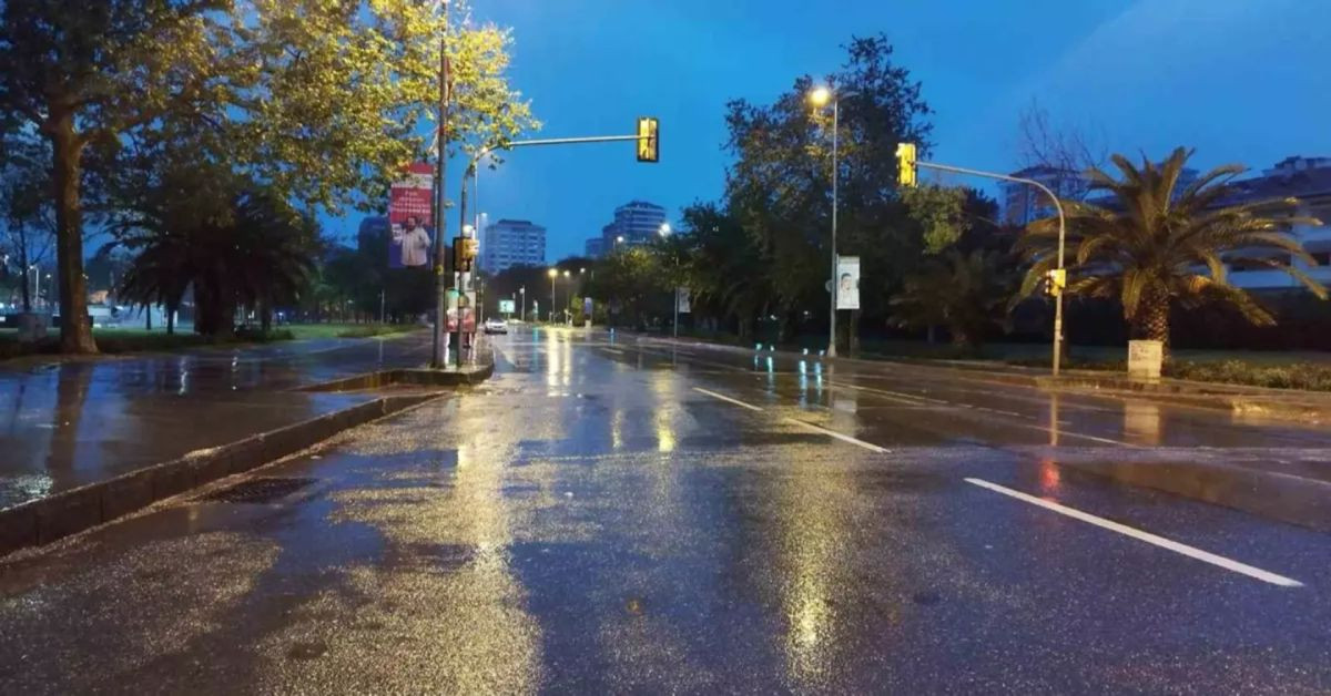 Meteoroloji ve AKOM uyarmıştı: İstanbul’da şiddetli yağış başladı
