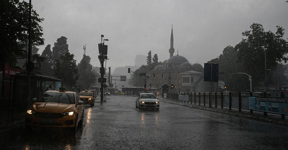 Meteoroloji’den Pazar günü için uyarı: Yurdun genelinde sağanak yağış görülecek Meteoroloji’den Pazar günü için uyarı: Yurdun genelinde sağanak yağış görülecek
