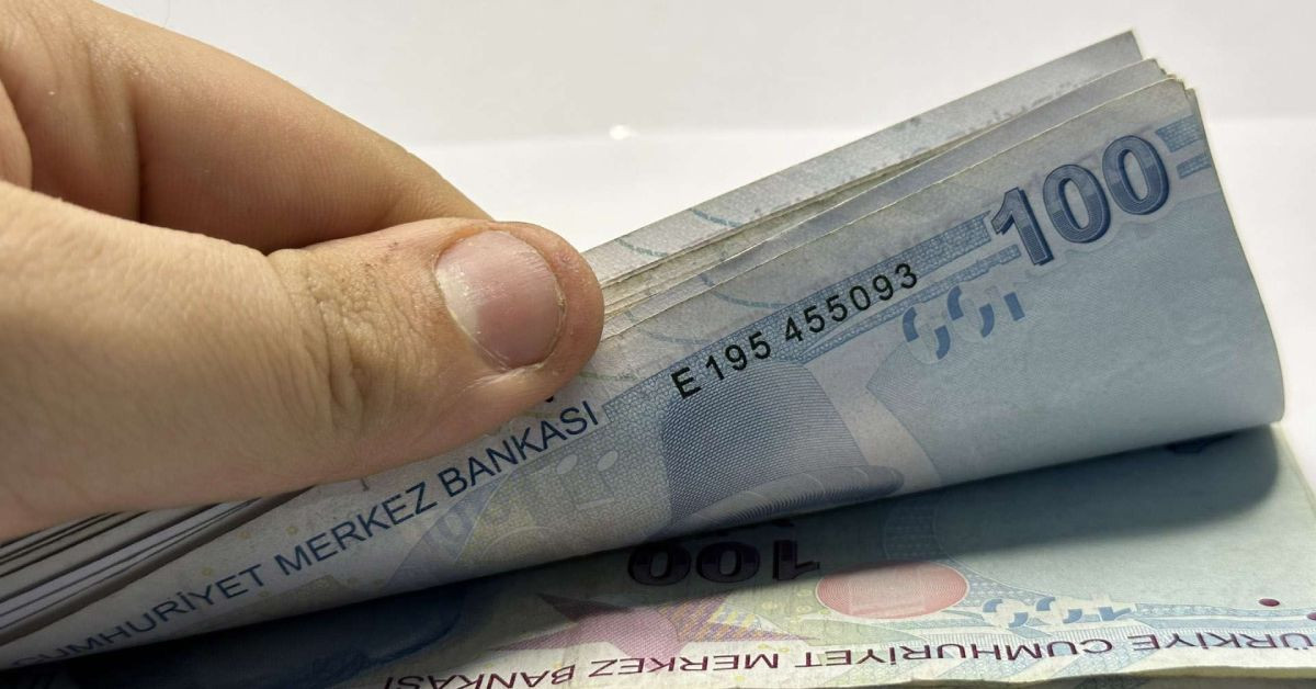 Milyonlarca kişiyi ilgilendiren gelişme: Emekli bayram ikramiyesi bugün hesaplara yatıyor