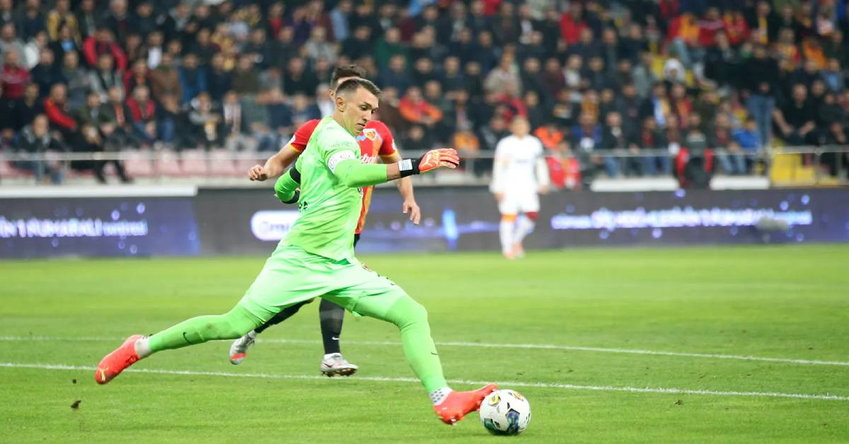 Muslera Takımdan Ayrılacak Mı