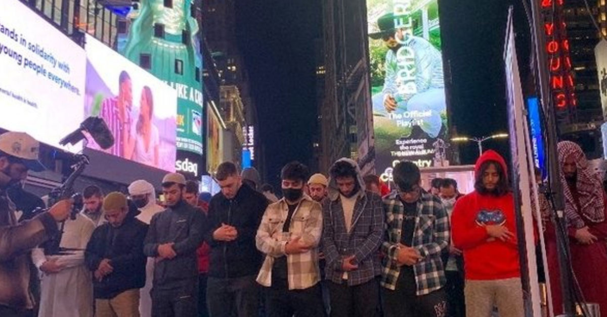 New York Times Meydanı'nda Teravih Namazı