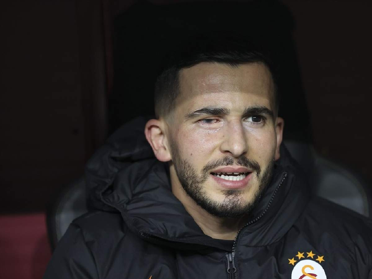Omar neden gözlük takıyor