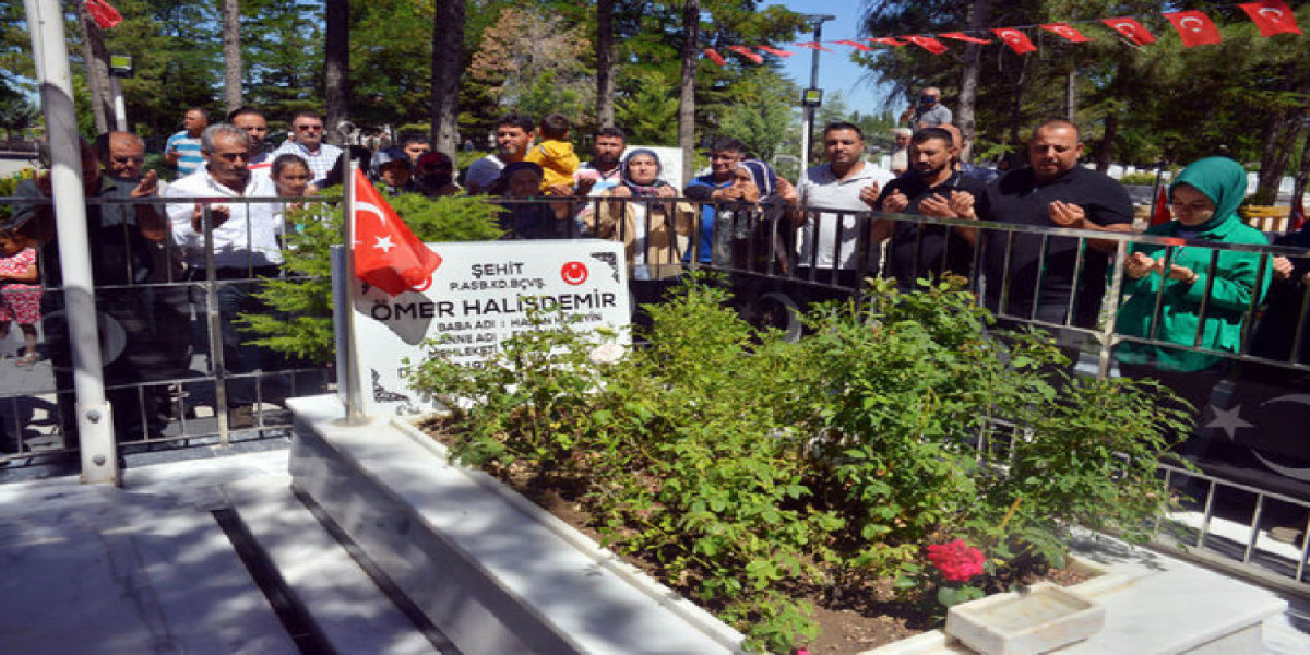 Ömer Halisdemir kabrine ziyaret