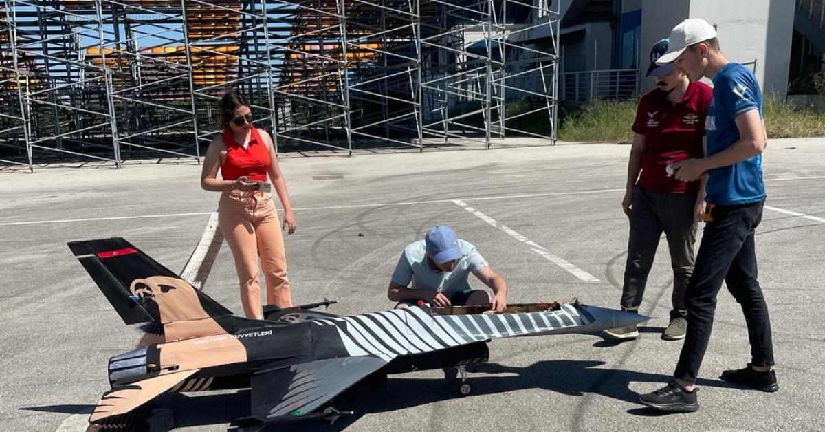 'Otonom fırlatma koltuklu protatip F-16 bile ürettiler'