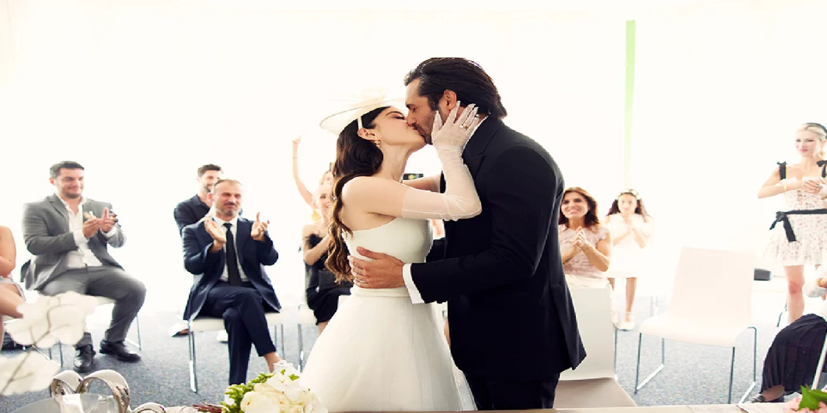 Özge Gürel gelinlik fiyatı