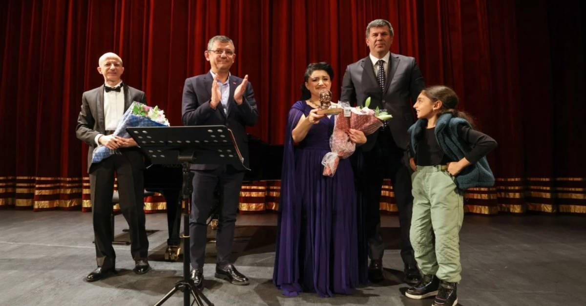 Özgür Özel Pervin Chakar