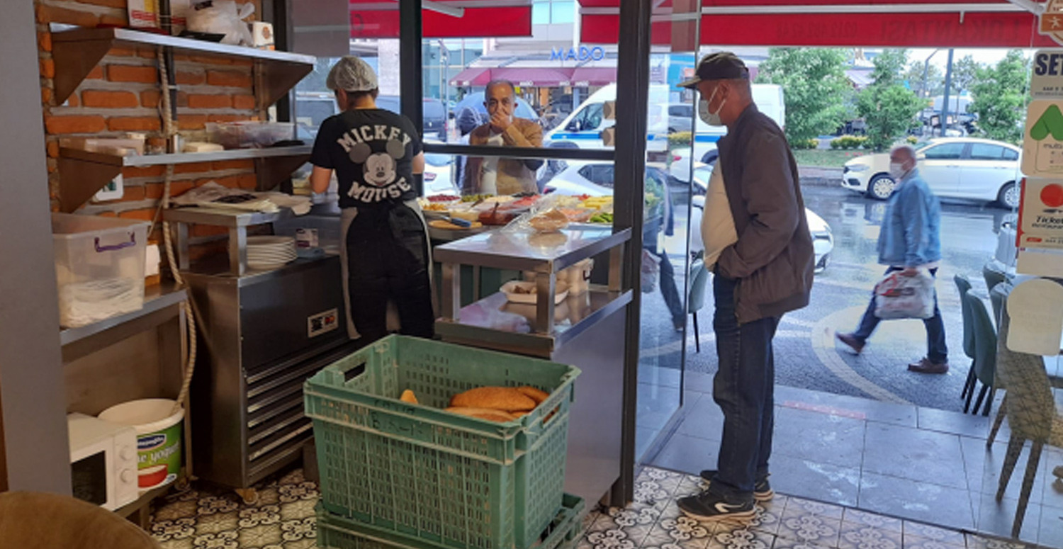 Restoran ve Kafeler Aylar Sonra Kapılarını Müşterilerine Açtı531435