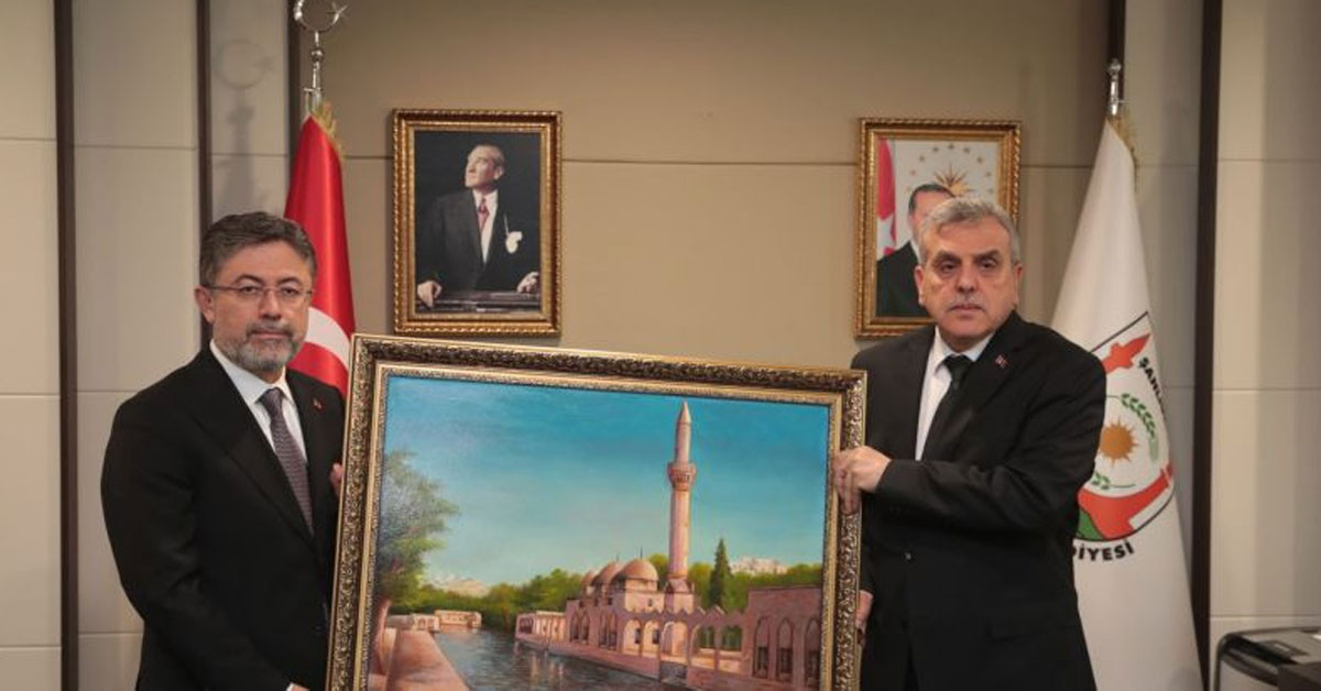 Pamuk üreticilerinin beklediği müjdeli haber bugün Tarım ve Orman Bakanı İbrahim Yumaklı’dan geldi. Bakan Yumaklı, pamuk üreticilerine 1,6 milyar liralık mazot ve gübre desteği ödemesinin yapılacağını söyledi. Pamuk üreticilerinin beklediği müjdeli haber bugün Tarım ve Orman Bakanı İbrahim Yumaklı’dan geldi. Bakan Yumaklı, pamuk üreticilerine 1,6 milyar liralık mazot ve gübre desteği ödemesinin yapılacağını söyledi.