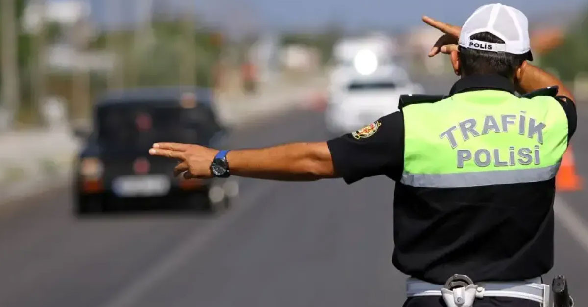 Ramazan Bayramı tatilinde 9 günlük tatil mevcuttu. Bu tatil sürecinde 6 bin 530 trafik kazası meydana geldi. Kazalardan 75 kişi hayatını kaybetti. Selektörle diğer sürücülere radar uyarısı yapan kişilerin cezası ise iptal edildi.