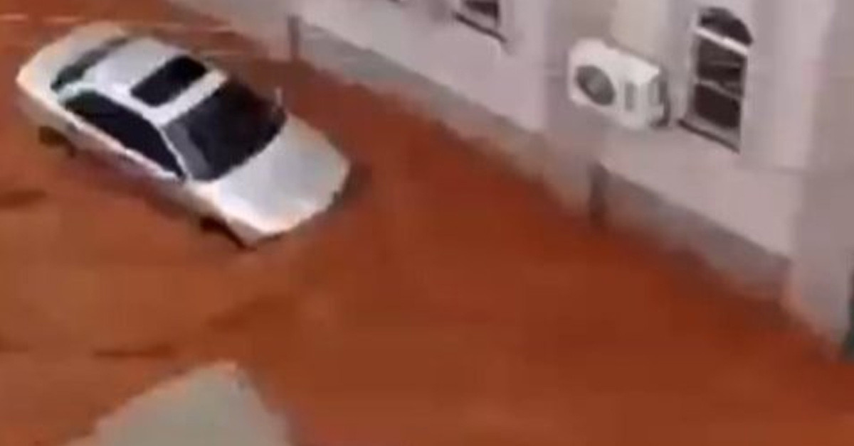 Sağanak yağış sele neden oldu