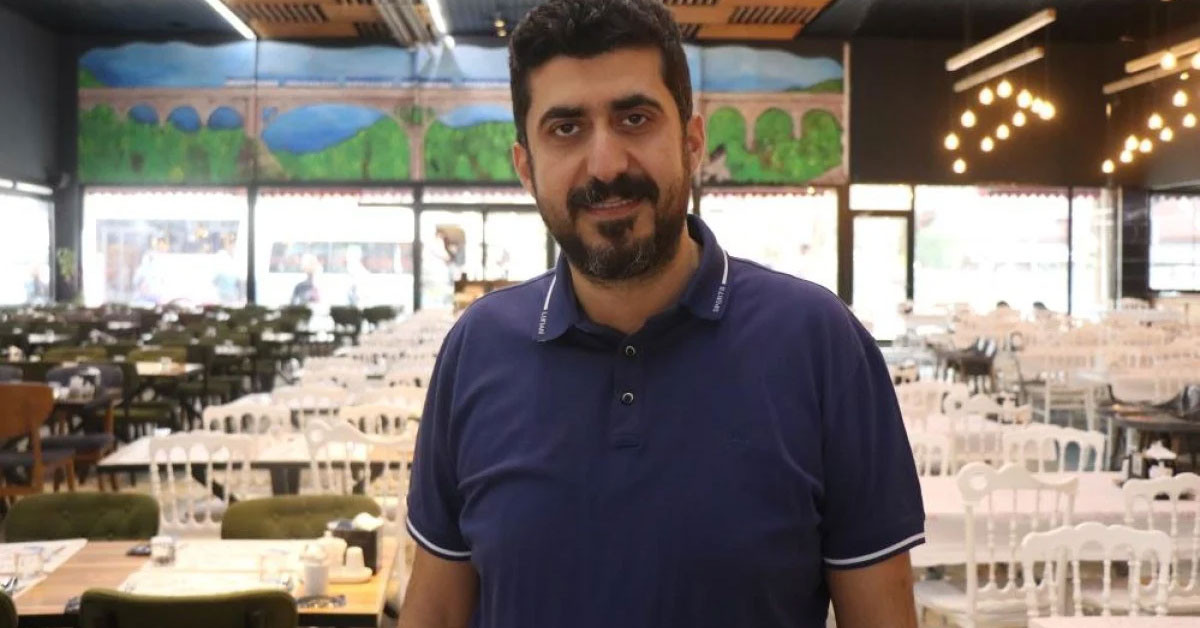 Sakarya'nın Adapazarı ilçesinde et restoranı işleten Bayram Budak isimli şahıs, restoranında iftar için rezervasyon yaptırıp gelmeyen vatandaşlar için hazırladığı yemeklerin gün sonunda israfa neden olduğunu açıkladı.