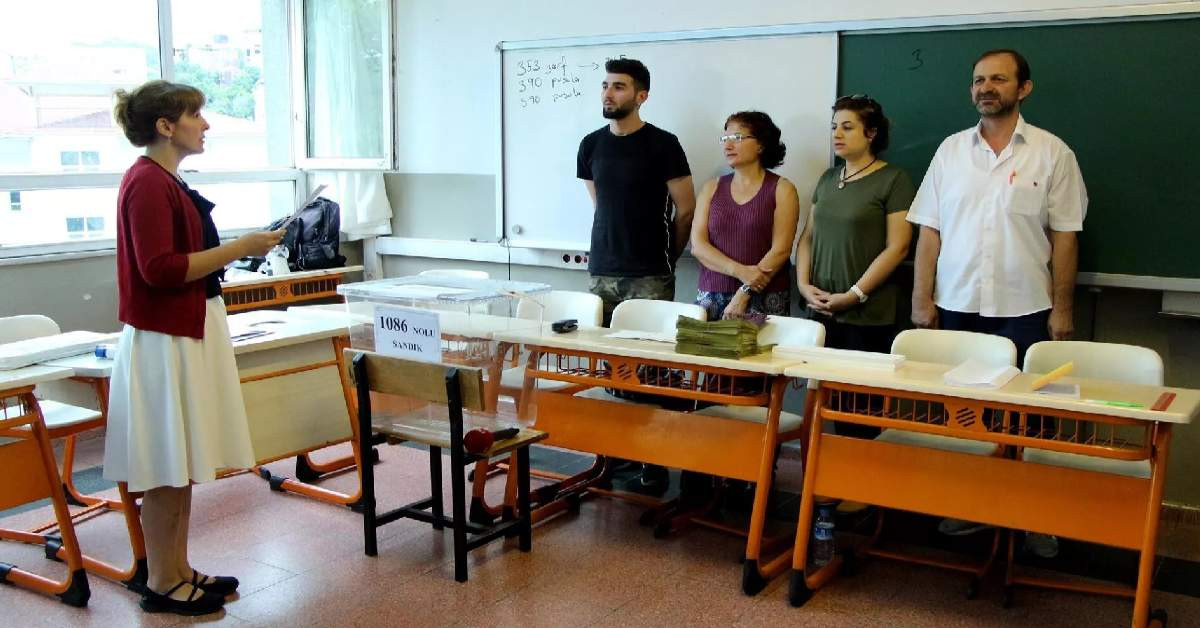 Sandık Görevlisi