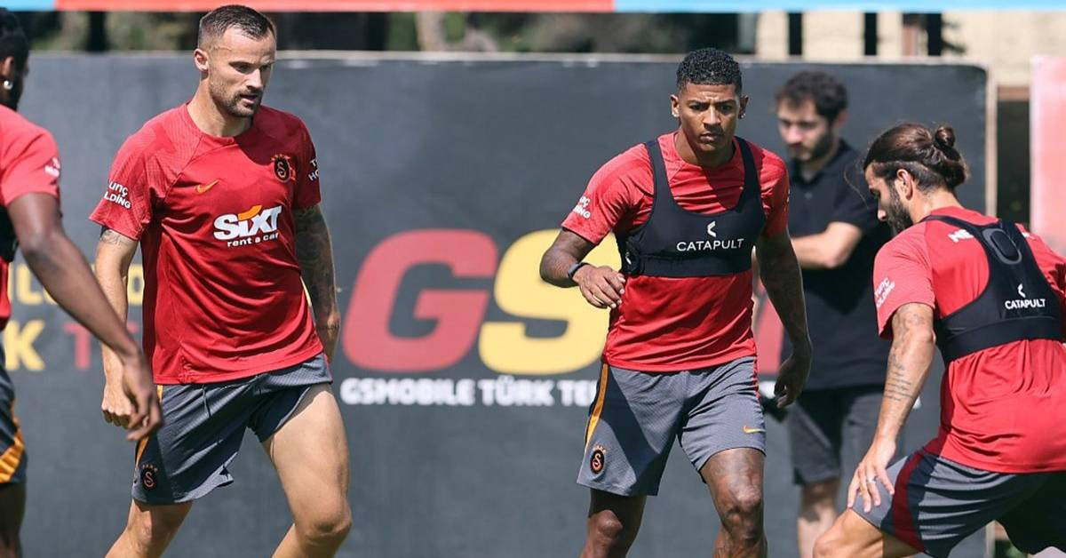Seferovic Van Aanholt