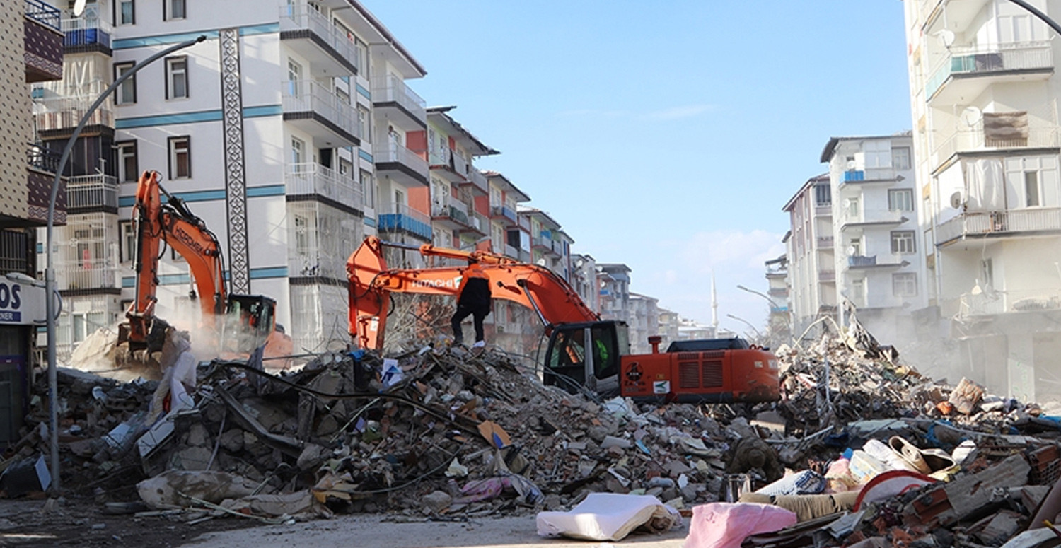 Şehir yeniden ayağa kalkıyor Şehir yeniden ayağa kalkıyor
