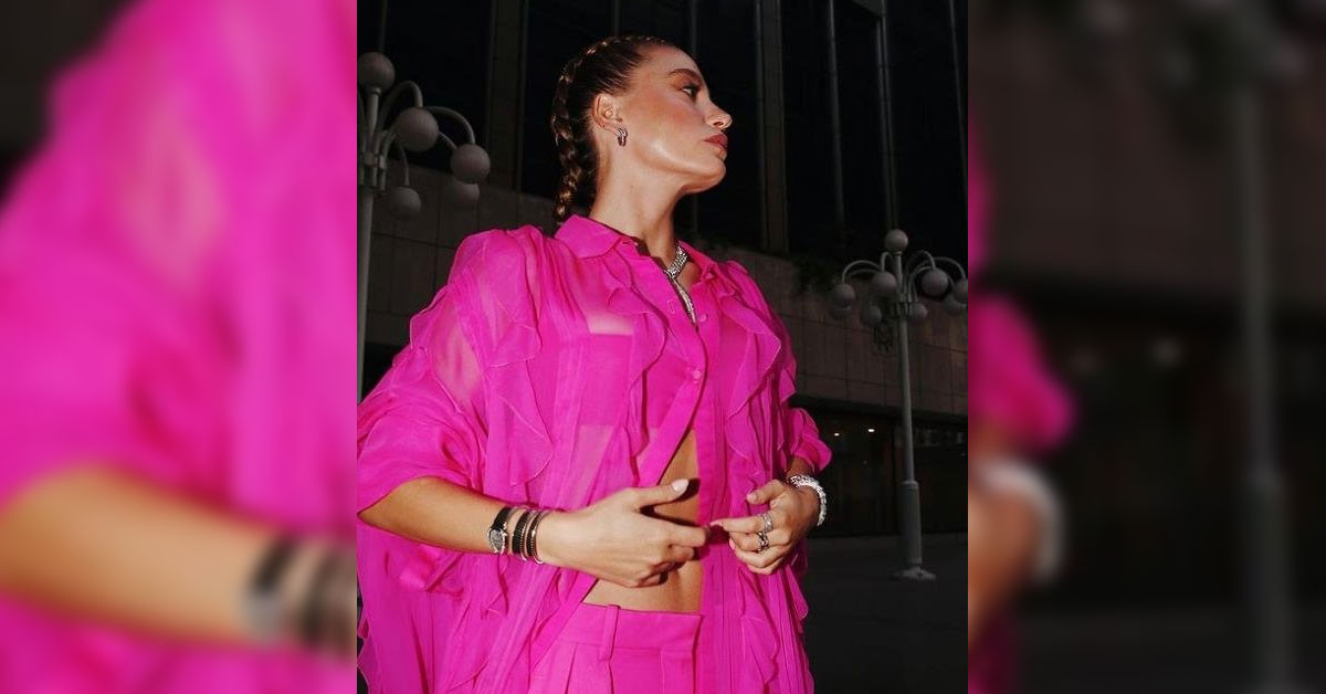 Serenay Sarıkaya ödül gecesi kıyafeti