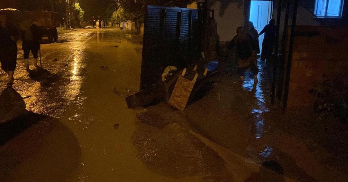 Su baskını hasar bıraktı