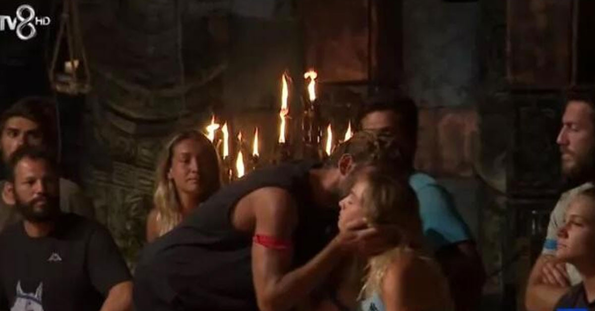 Survivor Mert Sude'yi öptü