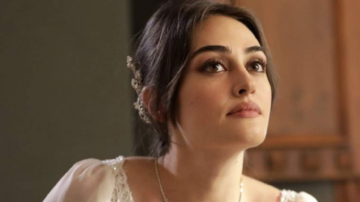 Süslü Korkuluk dizisinden ayrılan Esra Bilgiç ayrılığının nedenini sosyal medya hesabından açıkladı