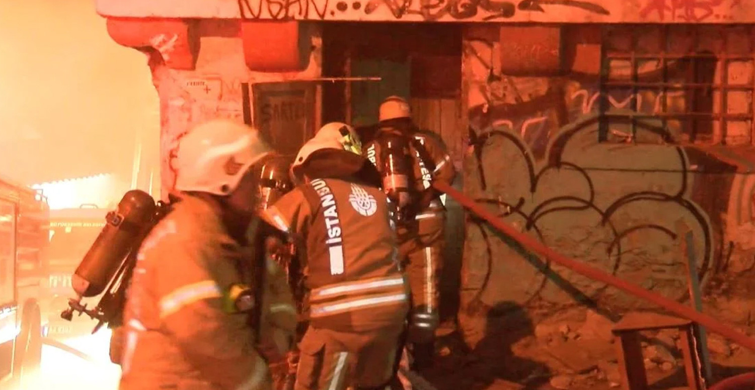 Tarihi kilisede yangın Tarihi kilisede yangın