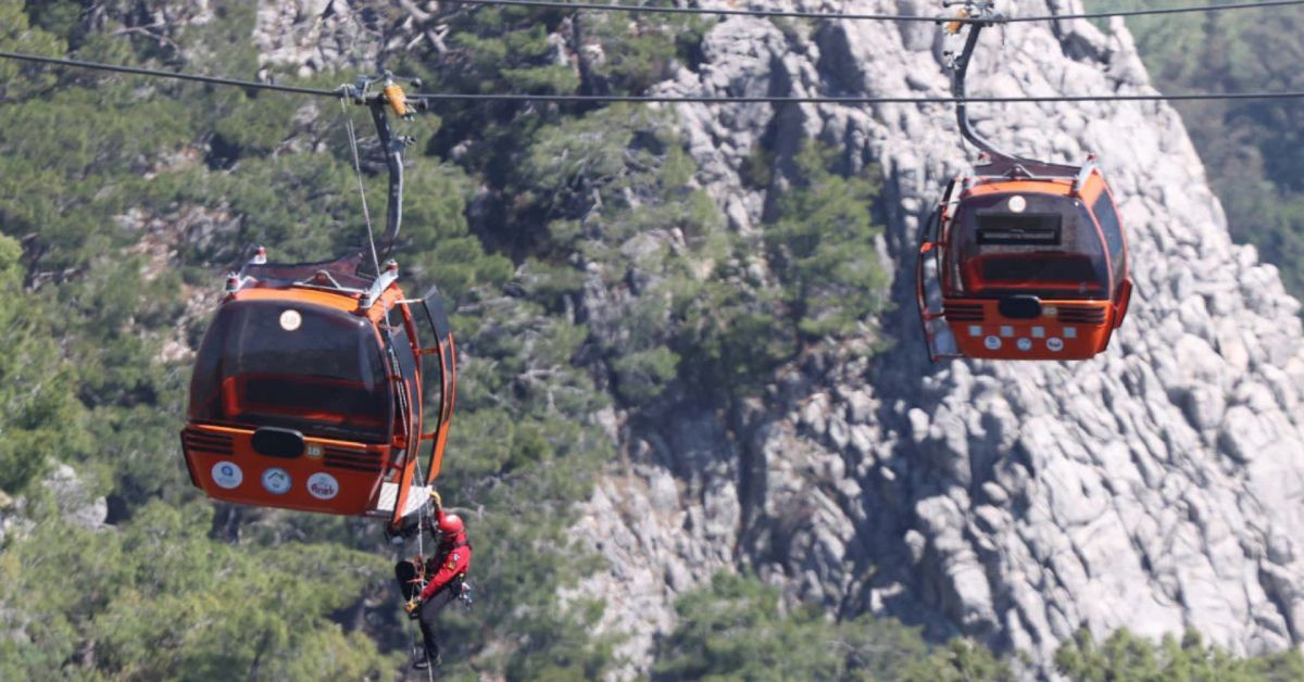 Teleferik kazasının sorumlularındandı: CHP’lilerden Kocagöz’e destek eylemi Teleferik kazasının sorumlularındandı: CHP’lilerden Kocagöz’e destek eylemi