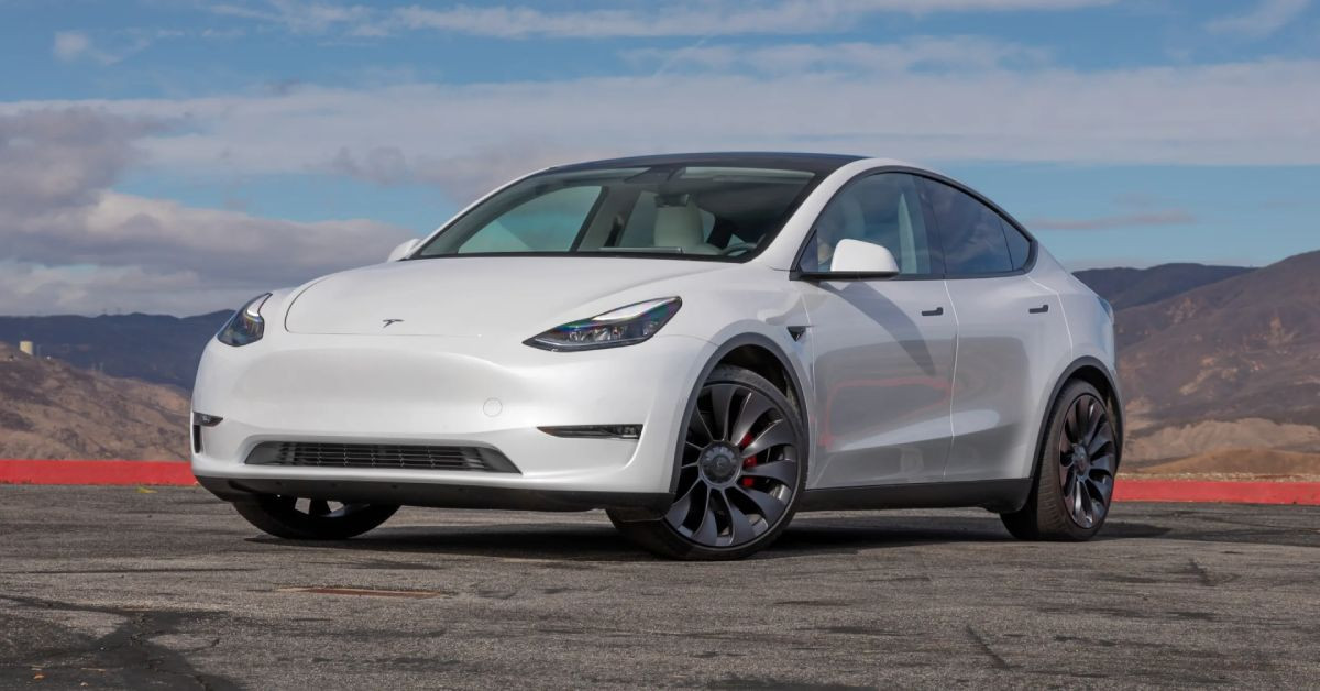 Tesla Türkiye için kolları sıvadı: Model Y otomobilin fiyatı yarı yarıya indi