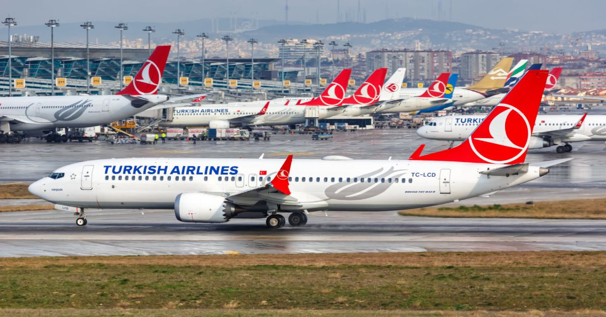 THY uçağında büyük panik: Kokpit camı çatladı