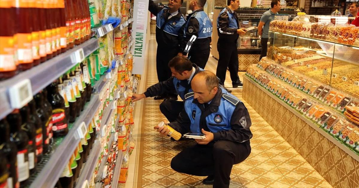 Ticaret Bakanlığı’ndan fahiş fiyata ve stokçuluğa af yok: Ağır cezalar verildi Ticaret Bakanlığı’ndan fahiş fiyata ve stokçuluğa af yok: Ağır cezalar verildi