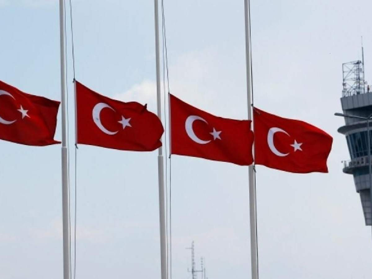 Türk Bayrağı yarıya çekilme sebepleri