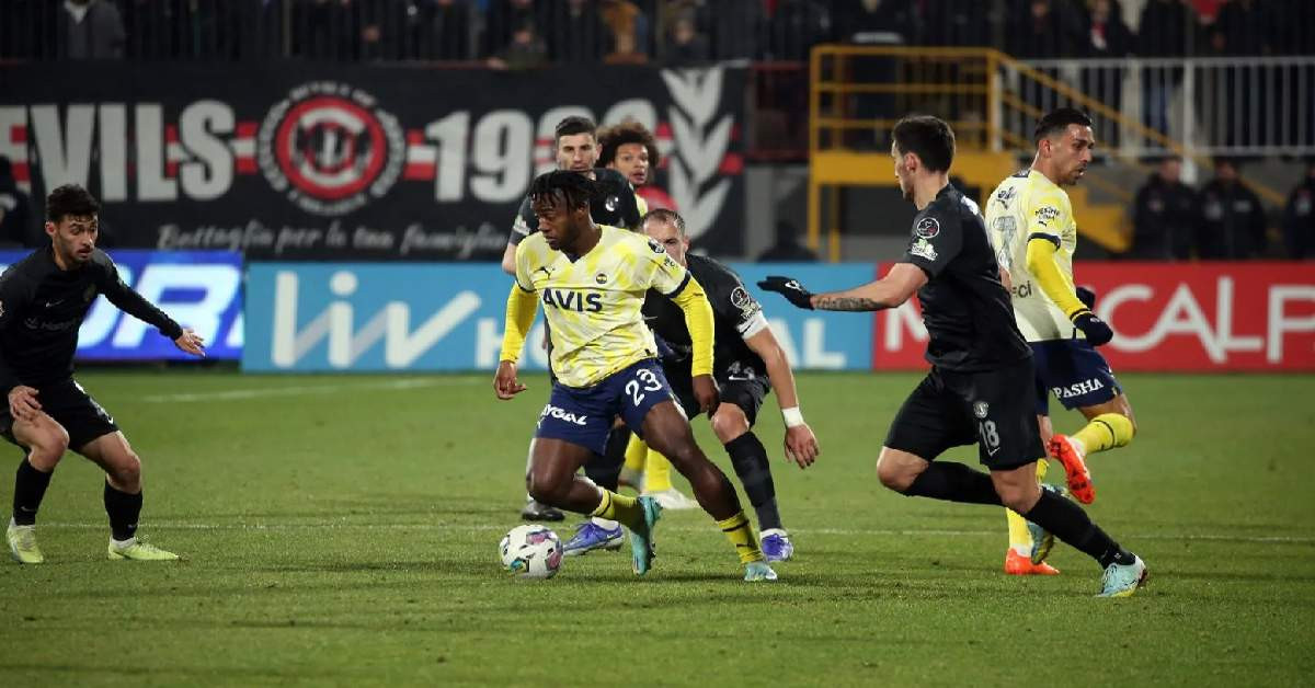 Ümraniyespor Fenerbahçe Batshuayi Faul-1