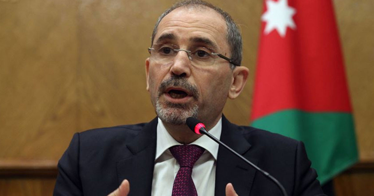 Ürdün, İsrail ile ilişkiler konusunda son derece sert eleştirilere maruz kalıyor. Son olarak, İran’ın İsrail’e hava saldırısı karşısında Tel-Aviv ve müttefiklerine yana tavır takınması, Ürdün’e yönelik birçok ülkeden eleştiri alma durumunda kalmıştı. Bundan dolayı, Ürdün, İsrail’in, İran’ı hedef almak için hava sahasını ihlal etmesine izin vermediğini ve vermeyeceğini de açıkladı.