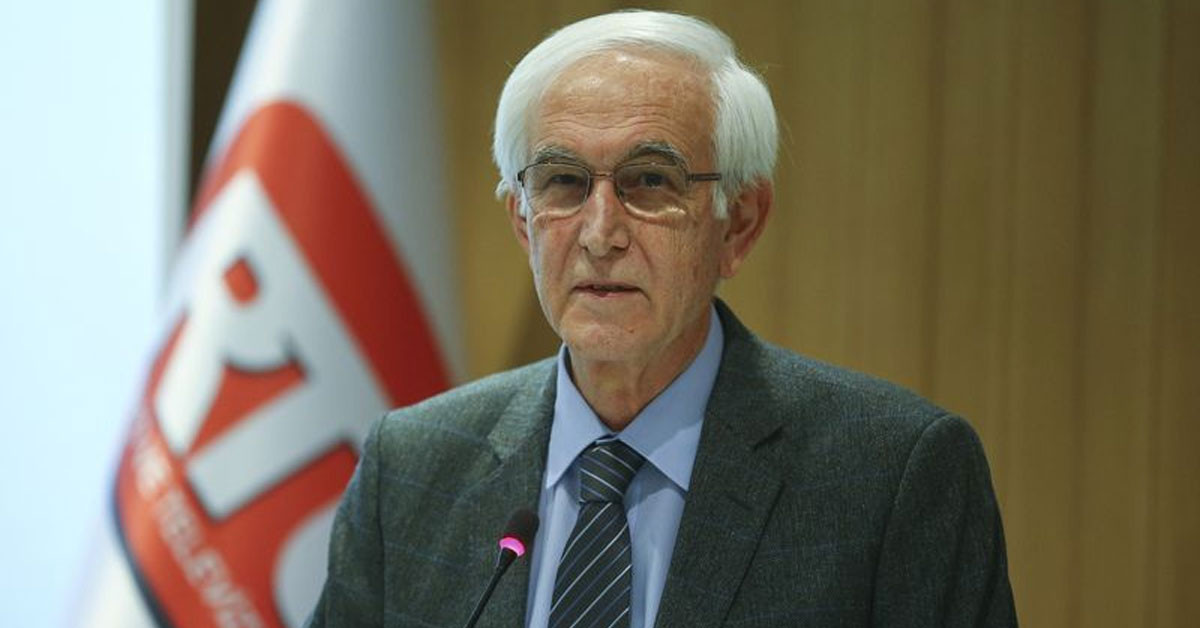 ürkiye Solunum Araştırmaları Derneği (TÜSAD) Tütün Çalışma Grubu Üyesi Prof. Dr. Nazmi Bilir, havaya karışan partiküllerin solunum yolları aracılığıyla, insanların vücudunda kansere neden olabileceğini ifade etti. ürkiye Solunum Araştırmaları Derneği (TÜSAD) Tütün Çalışma Grubu Üyesi Prof. Dr. Nazmi Bilir, havaya karışan partiküllerin solunum yolları aracılığıyla, insanların vücudunda kansere neden olabileceğini ifade etti.