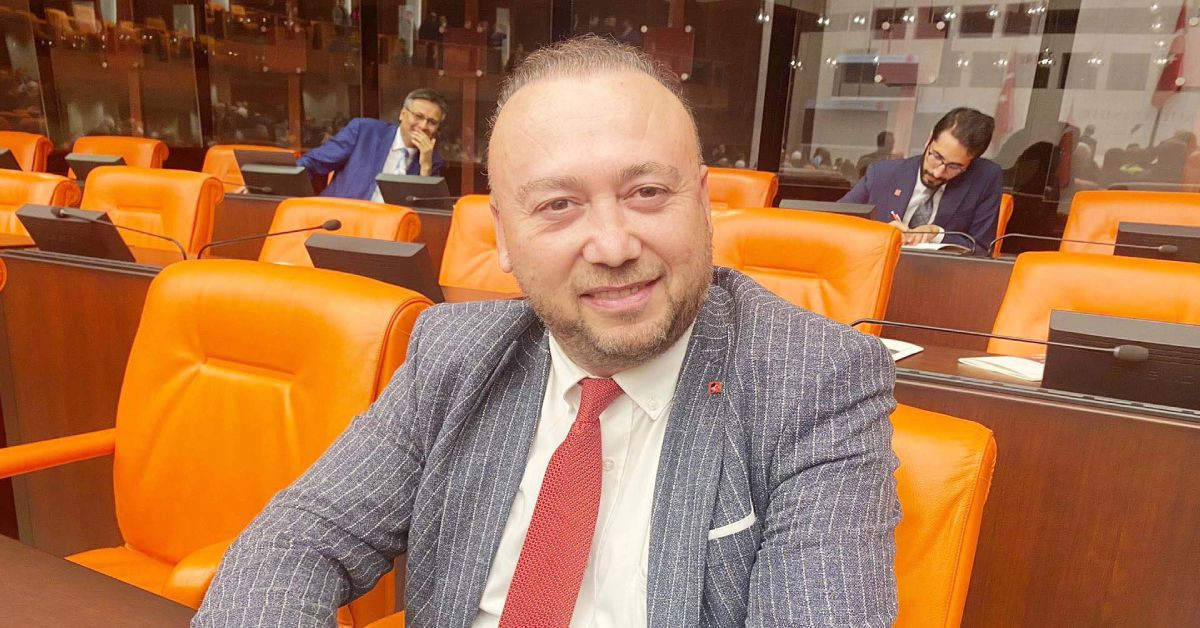 Uşak Belediye Başkanı Özkan Yalım kimdir, hangi görevlerde bulundu?