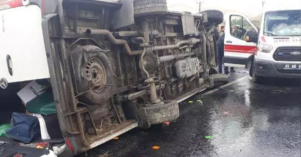 Van'da devrilen minibüs