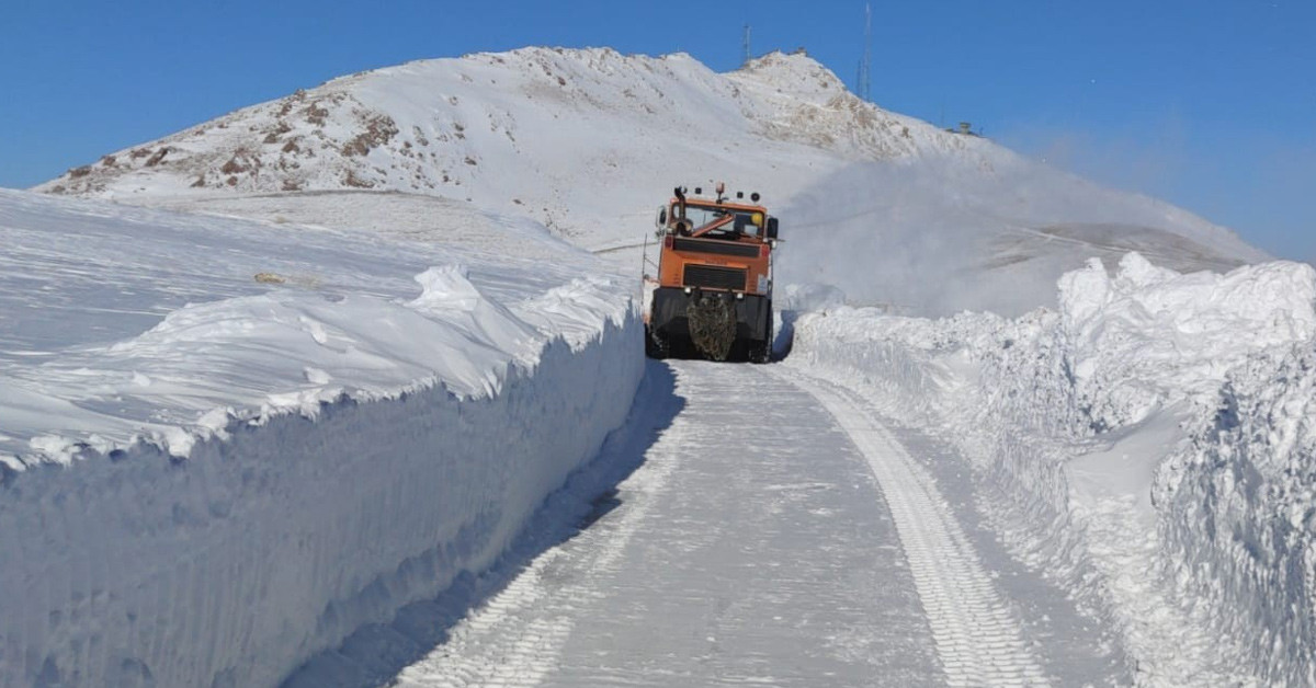 Van, Hakkari, Muş ve Bitlis'te yollar kapandı.